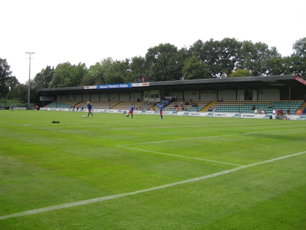 Sân Edmund-Plambeck-Stadion