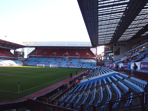 Sân Villa Park