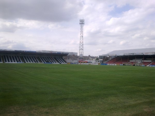 Sân Blundell Park