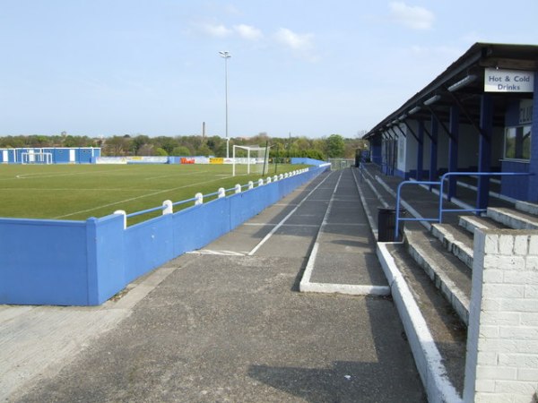 Sân Hartsdown Park