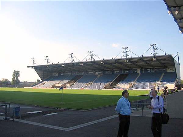 Sân The Kassam Stadium