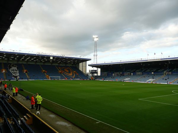 Sân Fratton Park