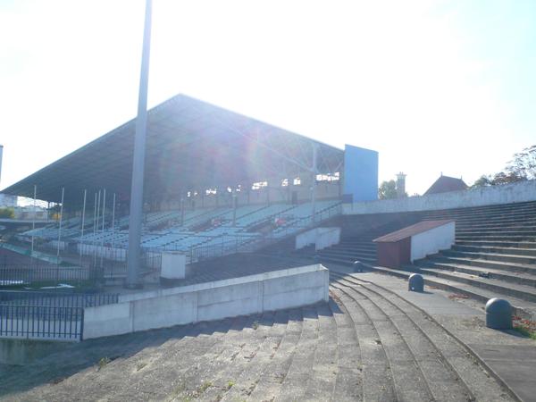 Sân Stade Léo Lagrange