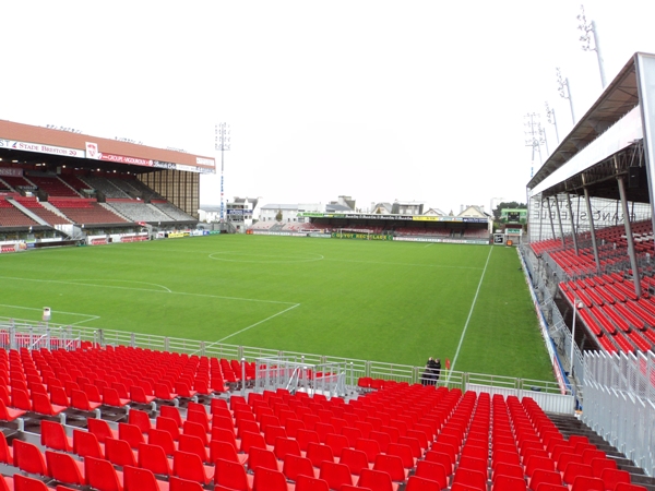 Sân Stade Francis-Le Blé