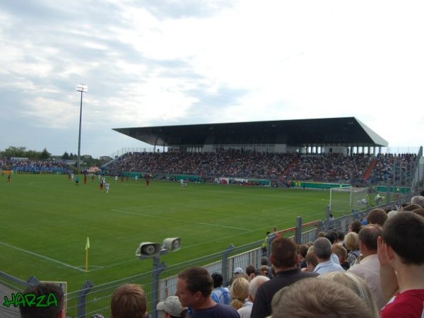 Sân Sportpark Husterhöhe