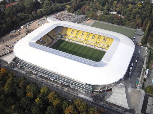 Sân Rudolf-Harbig-Stadion
