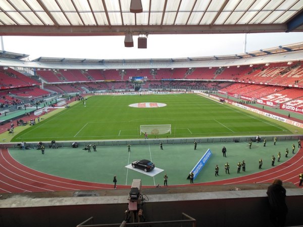 Sân Max-Morlock-Stadion