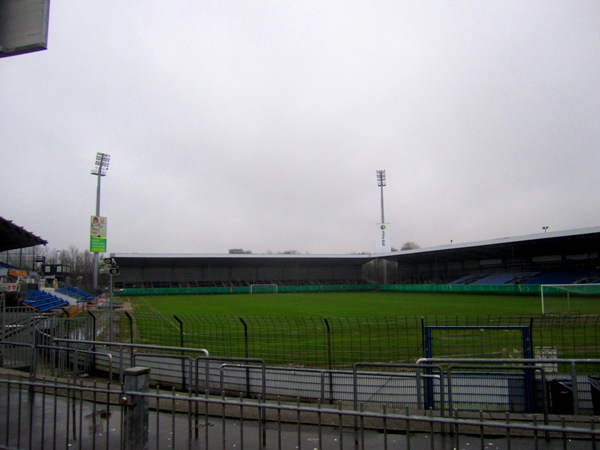 Sân Holstein-Stadion