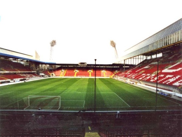 Sân Fritz-Walter-Stadion
