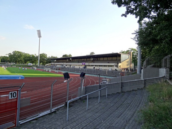 Sân Mommsenstadion