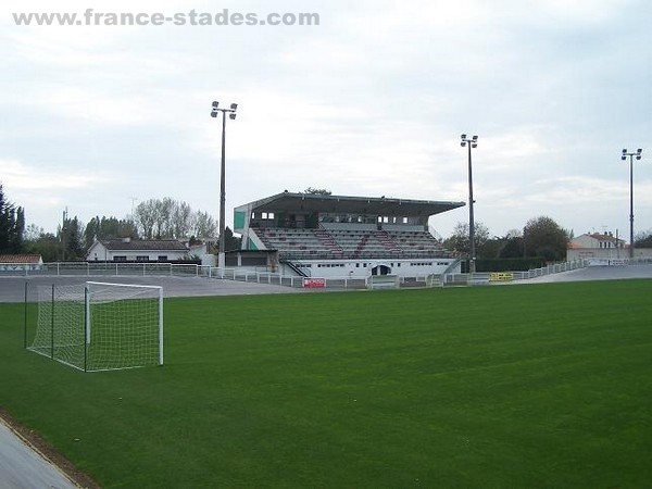 Sân Stade Jean de Mouzon