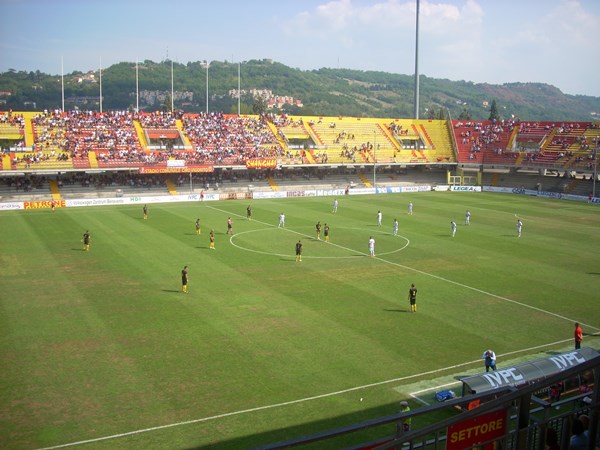 Sân Stadio Ciro Vigorito