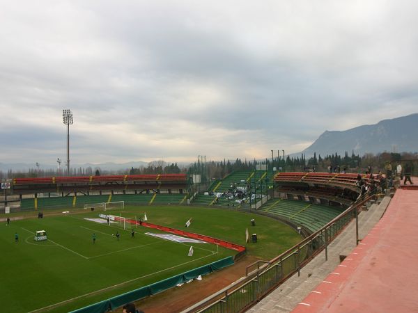Sân Stadio Libero Liberati